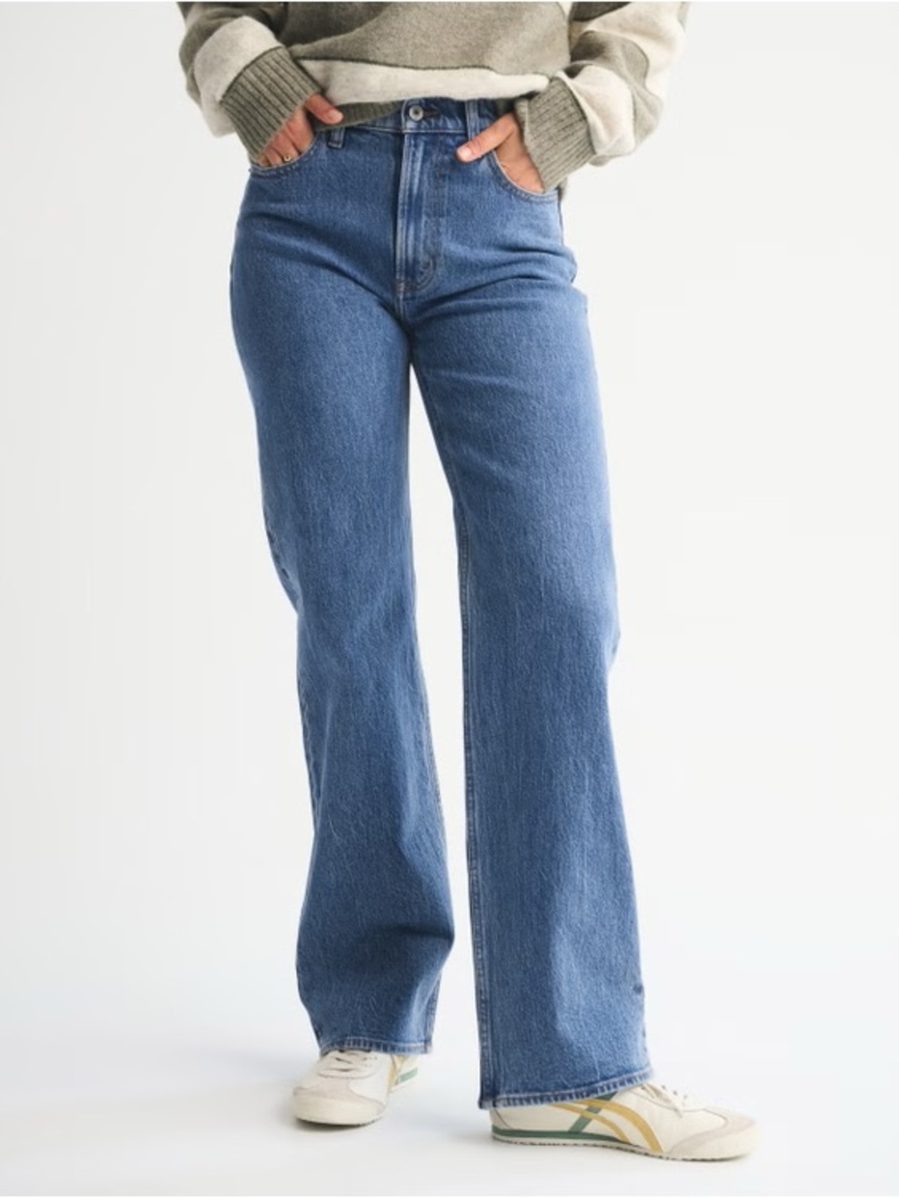 Abercrombie & Fitch Women's Straight Leg Jeans in Medium Blue